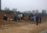 建筑工地发生斗殴 民工惨遭活埋