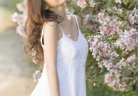 柳岩情路透春光写真曝光 身穿白裙性感诱人