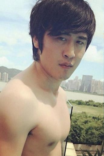 “麻吉弟弟”(周立铭)不雅视频在线观看 “麻吉弟弟”否认拍不雅视频 称自己身材更好