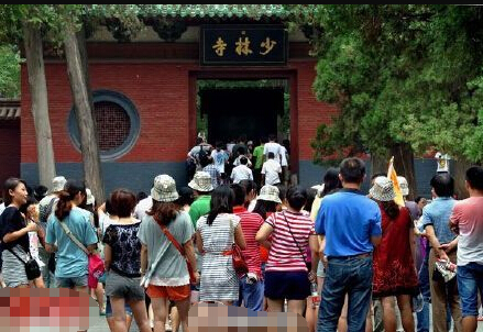 记者少林寺祈福捐20 被僧人告诫施主请捐100元 哪里的少林寺