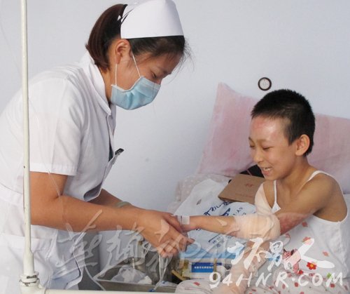 我想救姥姥 9岁女孩高子涵为救姥姥冲入火海重度烧伤(组图)