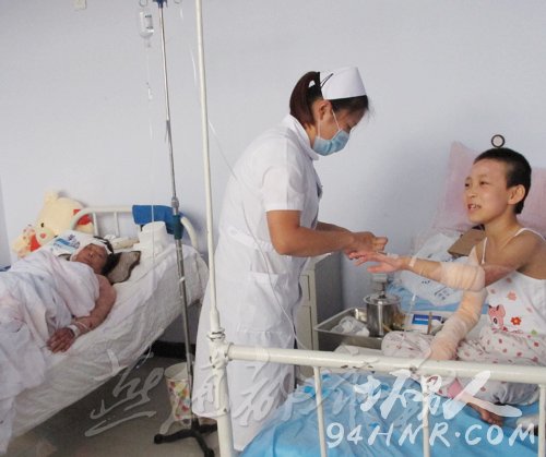 我想救姥姥 9岁女孩高子涵为救姥姥冲入火海重度烧伤(组图)