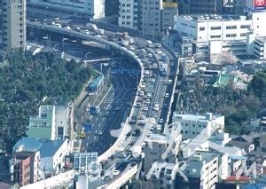 Ӣ�о��@ʾ��ͨ��������Ӱ푉���