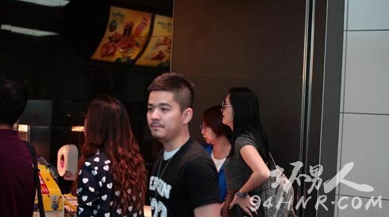 姚晨為什么給女粉絲排隊購買食物 姚晨幫女粉絲買食物的內幕