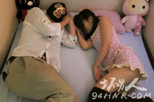 16岁初中女生成58岁大叔情人 初中少女小男友:只要给钱不介意(图)