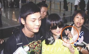 陈伟霆和阿Sa分手了吗 陈伟霆蔡卓妍情变是真的吗|蔡卓妍辟谣