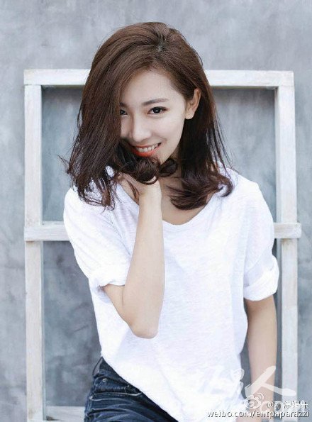 邱心志与何以玫菅韧姿约会逛街被拍 邱心志与小23岁女友菅韧姿恋情曝光