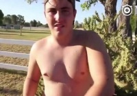 跳进仙人掌里是种什么感觉 外国小哥体验了一下嚎叫秒拍视频