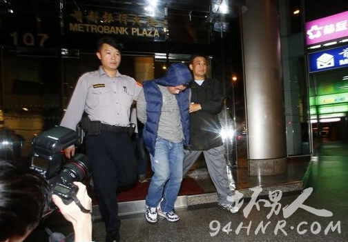 台湾艺人金刚李信樵酒店斗殴监控视频 友人持枪示威 开枪男子是谁|和李信樵是什么关系