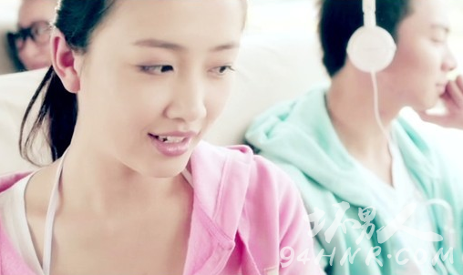 女大学生表白被拒 雨中躺地求死 暗恋男同学言某个人资料|照片