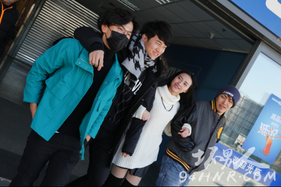 女孩被父母催婚 领3男友回家过年