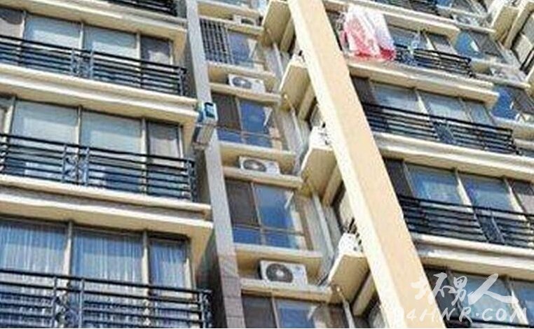 广西女子深夜约会情人遇原配回家