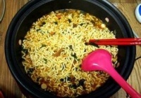 男生天天泡面当宵夜苦读 考上大学被查出胃癌