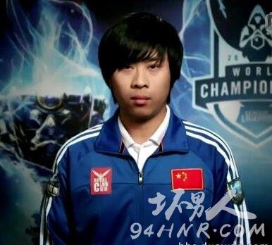 卢本伟家庭背景