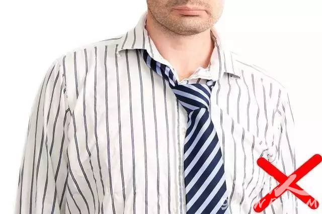 不要:衣服皱巴巴