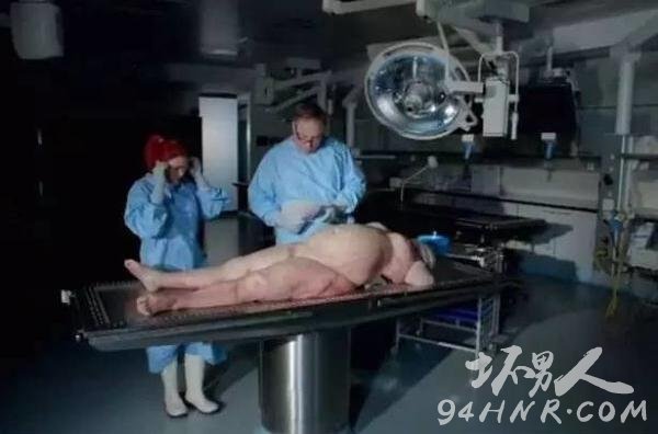 尸体解剖现场图片