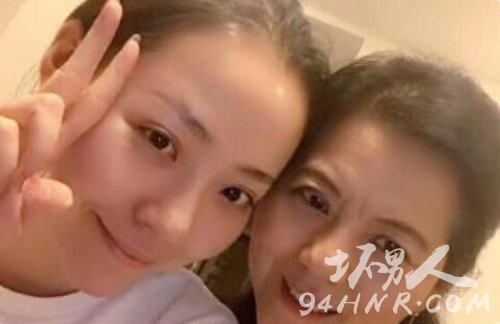 张靓颖妈妈