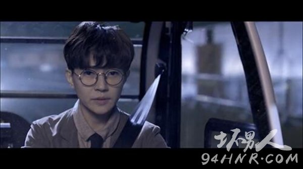 李大宝开的白色小车是什么车