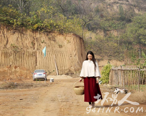 80后美女居住窑洞