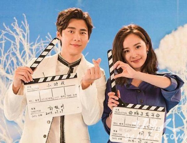 李易峰摸杨幂的胸下体