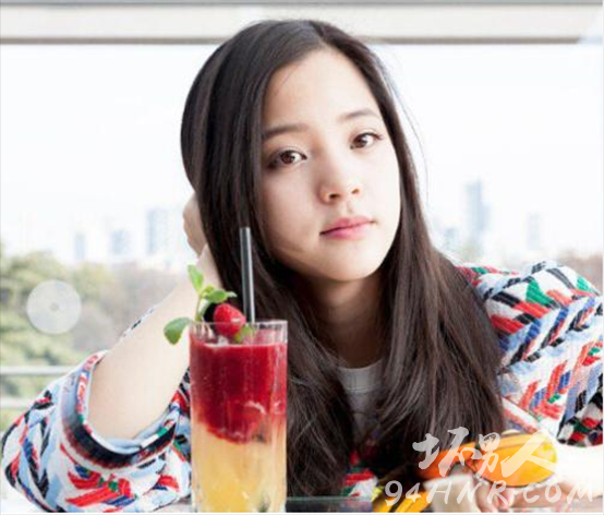 欧阳娜娜化身袭胸狂魔 私下摸胸怪癖谢娜林青霞被其疯狂揉捏