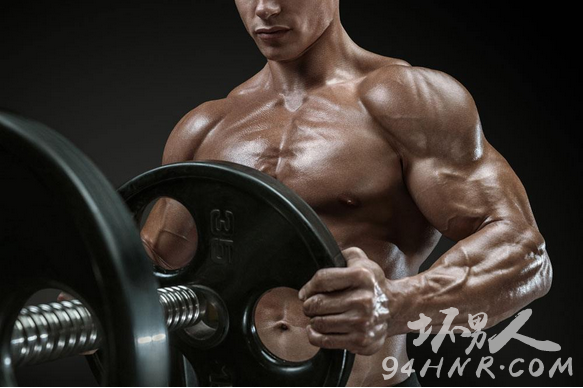 手臂锻炼起来 这样才能保护好女朋友