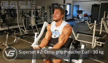 手臂锻炼起来 这样才能保护好女朋友