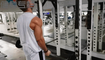 手臂锻炼起来 这样才能保护好女朋友