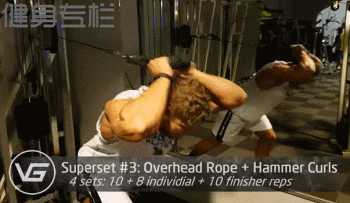 手臂锻炼起来 这样才能保护好女朋友