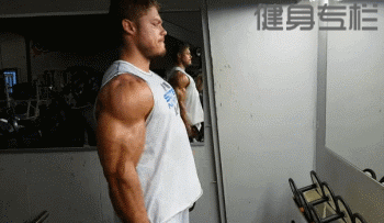 手臂锻炼起来 这样才能保护好女朋友