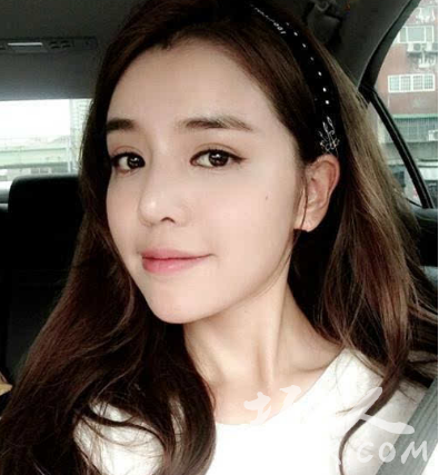 柯震东李毓芬肩靠肩秀恩爱