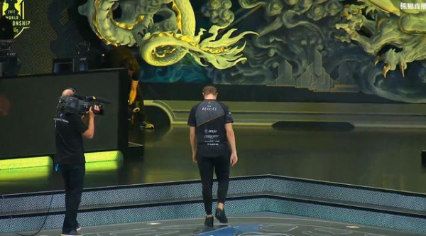 欧成Rekkles泪洒赛场