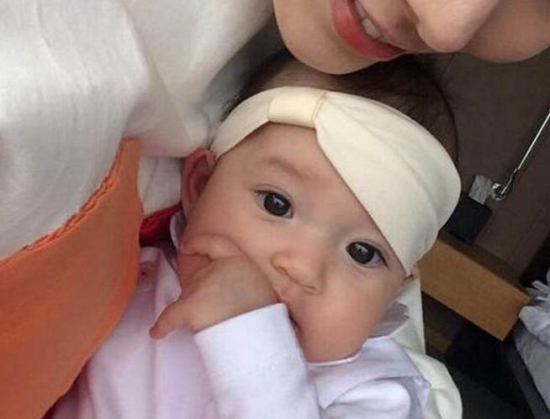 周杰伦女儿正面照好丑