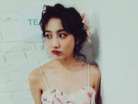 李艺彤回应唱英文歌