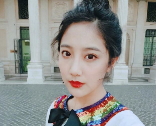 李艺彤回应唱英文歌