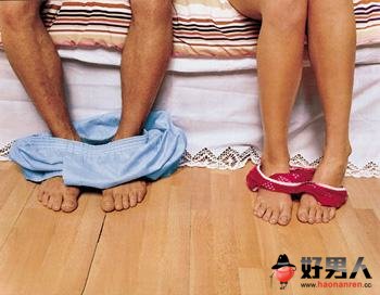 办公室传出了风骚女同事的呻吟声