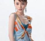 两面婆婆 人前一套人后一套