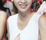 柳岩的胸围有多大,柳岩挤胸