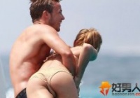 �����Ů����Ϸ�����Σ���Ů�ڻ�������������Ӧ