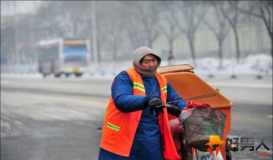 河南78岁环卫工,78岁老太做环卫工,78岁环卫工