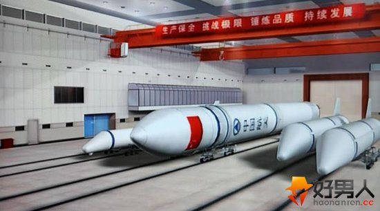 生产厂房中的长征五号箭体模块CG图。从左到右分别是2.25米,5米和3.35米箭体模块。助推器头部采用了类似Ariane5助推器的设计,简化气动设计和控制。