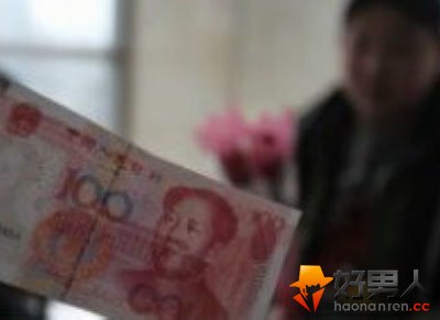 中学生义卖收到假币