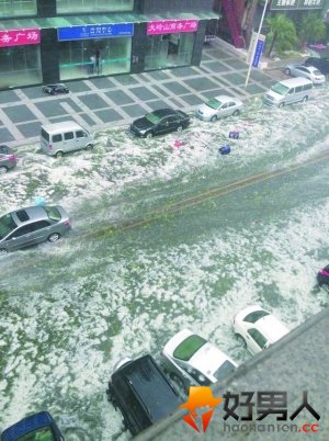 东莞遇暴雨大风冰雹