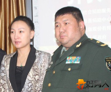 毛新宇偕夫人游河南天池山