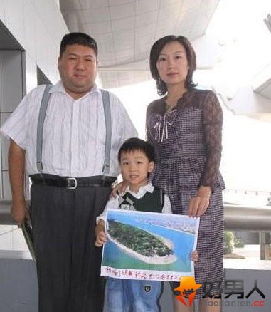 毛新宇偕夫人游河南天池山