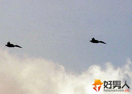 越南苏-30飞行员进行实弹射击训练