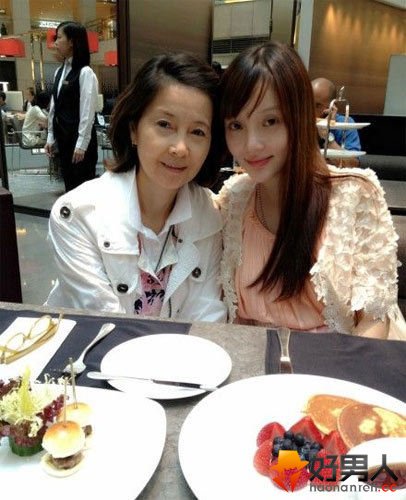 李小璐的妈妈