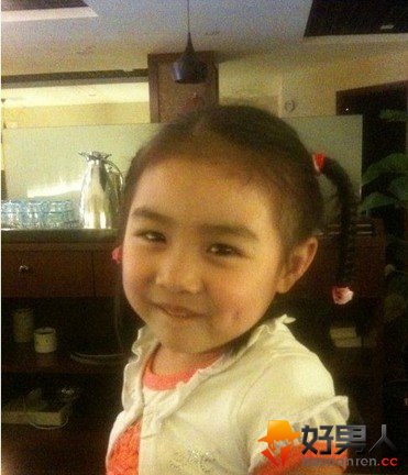 汪峰与葛荟婕女儿小苹果