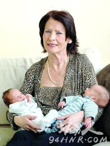 世界最高龄的产妇玛丽亚·波萨达和他的俩个孩子