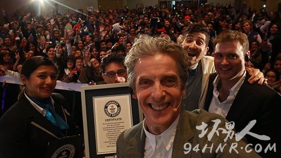 Peter-Capaldi-selfie-main_tcm25-421439_tcm32-421796